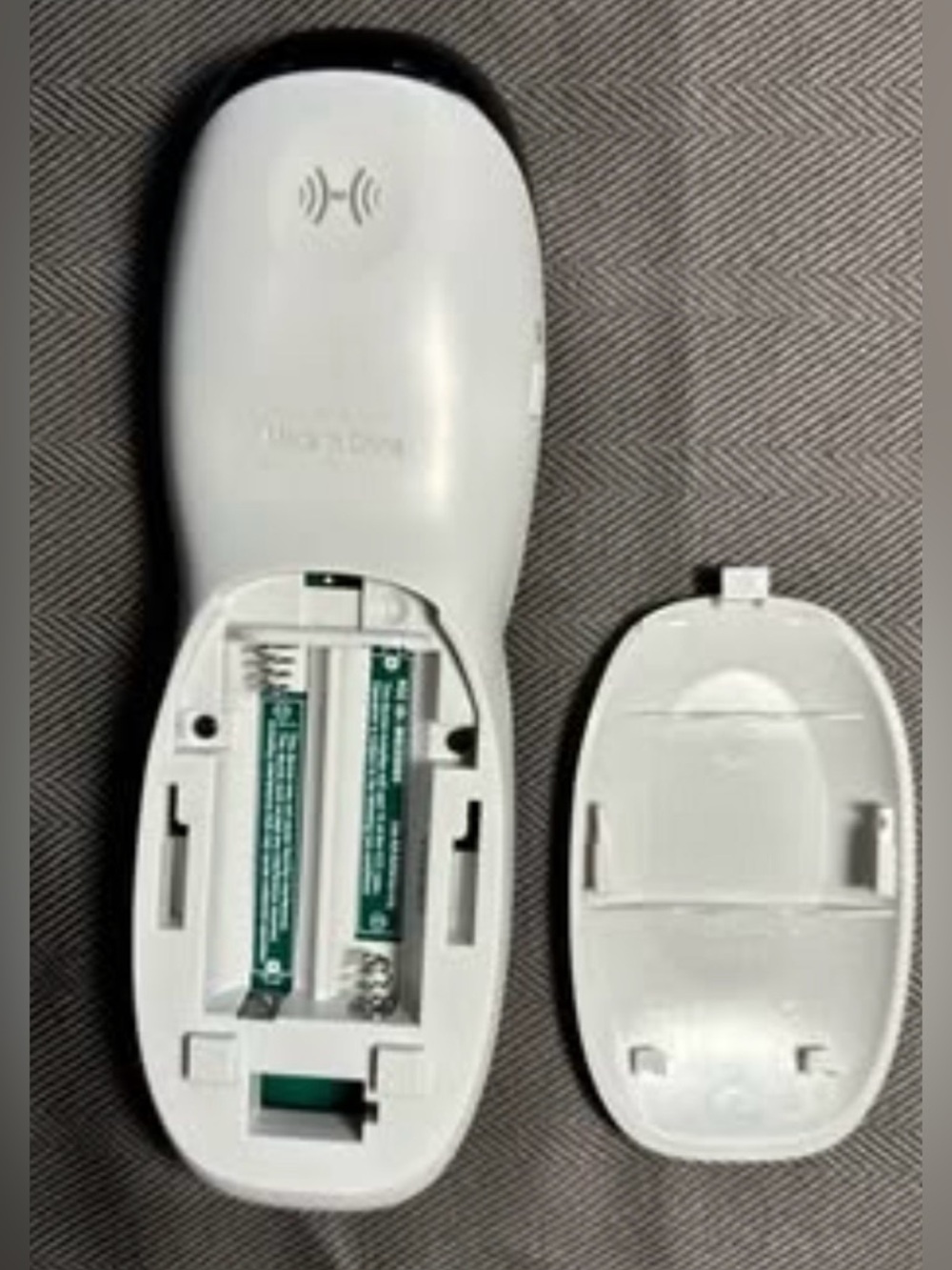 DIRECTV Light Up Remote Control 7" x 2" - Picture 4 of 4